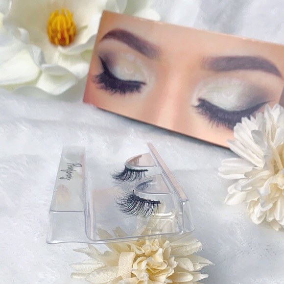 Promiscuous lashes - Picture 2 of 2